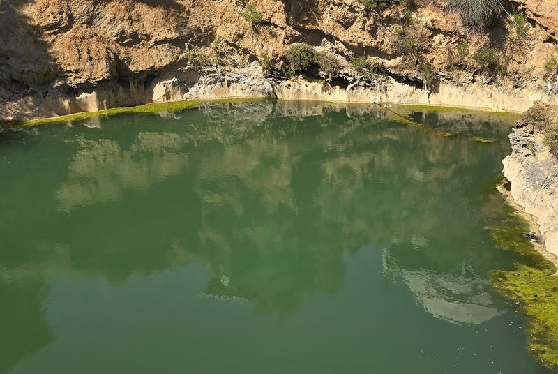 Файл:Водоём на голанах.jpg